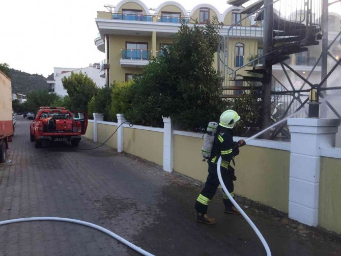 Otelin Havuzunda Çıkan Yangın Panikletti