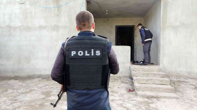 6 İlde Göçmen Kaçakçılarına Şafak Operasyonu: 18 Gözaltı