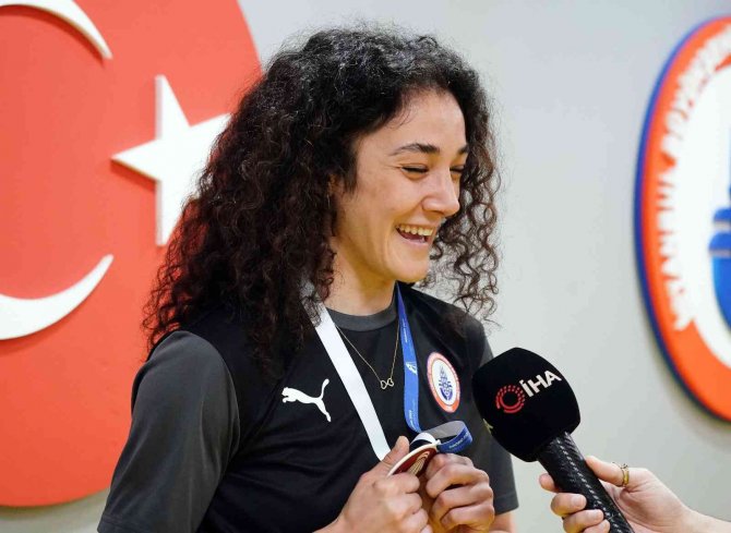 Neslihan Yiğit: “İ̇lk 10 İçerisinde Yer Almak İstiyorum”