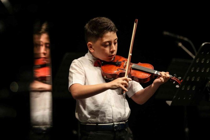 Nilüfer’de Yılsonu Konserinde Muhteşem Performans