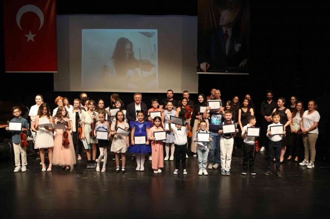 Nilüfer’de Yılsonu Konserinde Muhteşem Performans