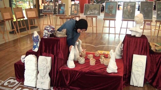 Öğrencilerin Heykel Ve Tablolarına İlgi