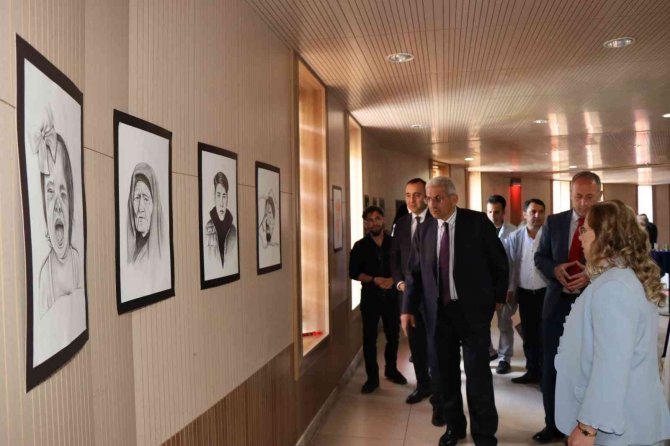 Duyguların Kara Kalem Resim Sergisi Açıldı