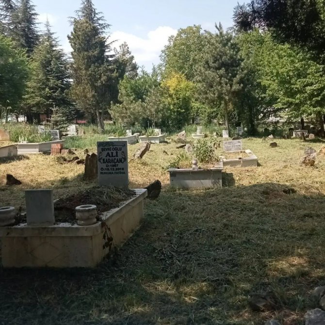 Pazaryeri’nde Mezarlık Temizleme Çalışmaları Devam Ediyor