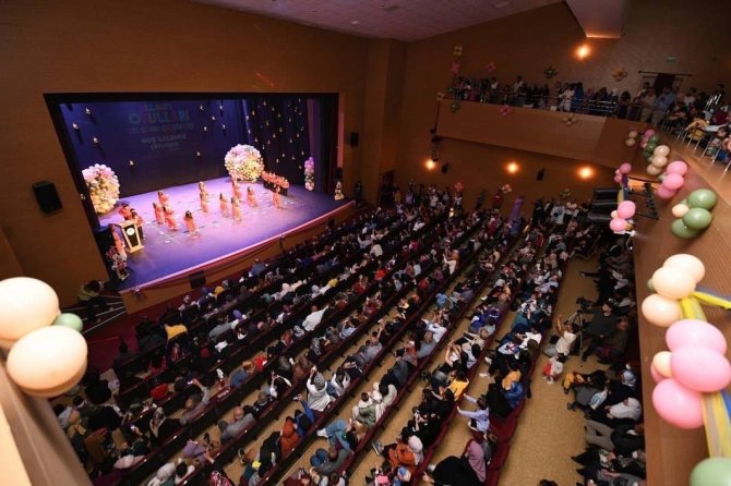 Pursaklar’da Minik Öğrencilerin İlk Mezuniyet Heyecanı