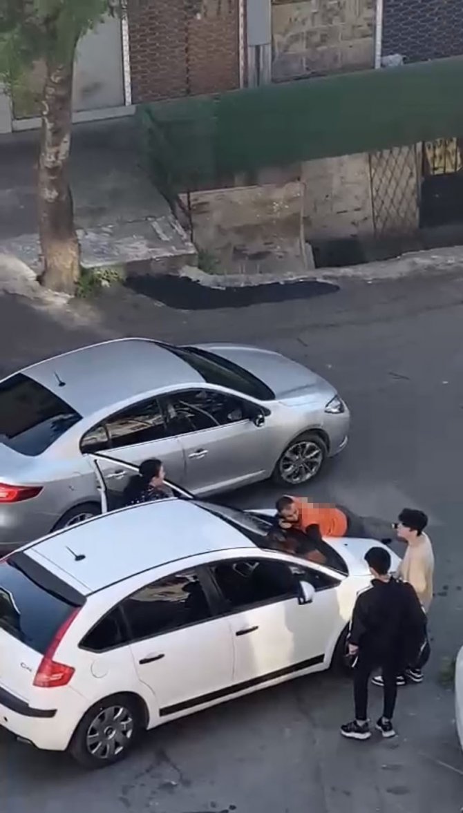 Yol Verme Tartışması Kaputun Üzerinde Bitti
