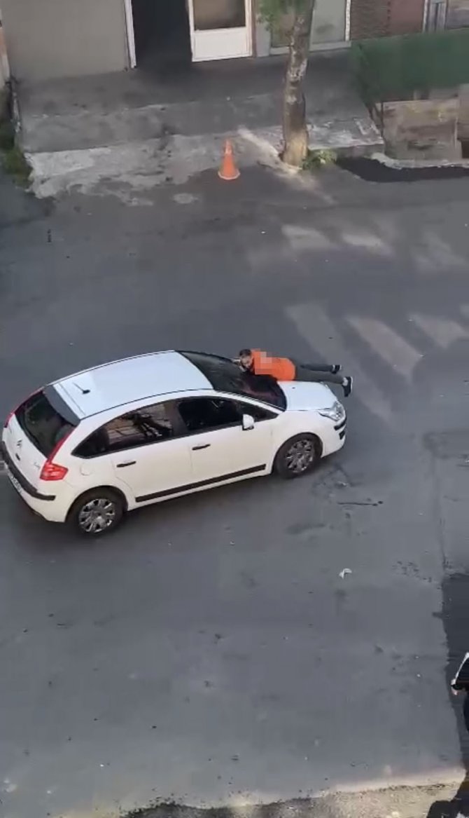 Yol Verme Tartışması Kaputun Üzerinde Bitti