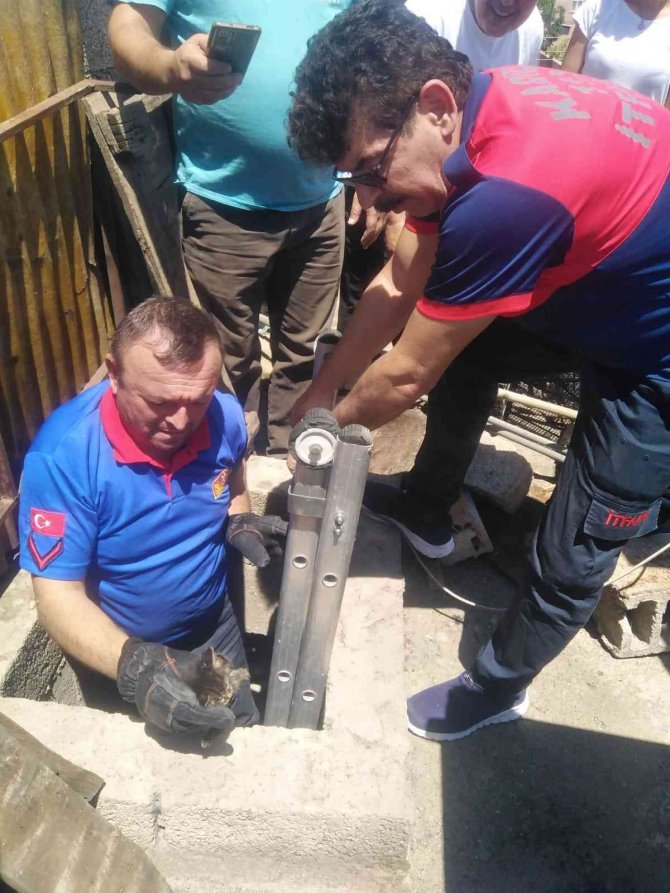 Havalandırma Boşluğunda Mahsur Kalan Kediyi İtfaiye Kurtardı