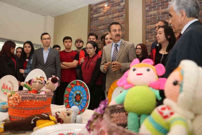 Sivas’ta “Pandemiye Veda” Sergisi Açıldı