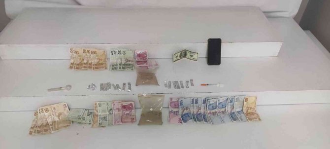 Küçükçekmece’de Kaçmaya Çalışan "Torbacı" Yakalandı