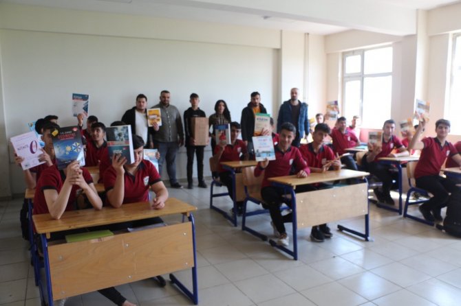 Silopi Türk Ocaklarından Öğrencilere Kaynak Kitap Desteği
