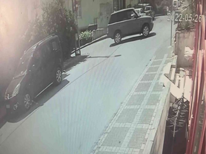 Ümraniye’de Lüks Cipin Bina Boşluğuna Düştüğü Anlar Kamerada