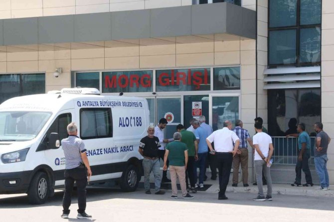 Parkta Çıkan Tartışmada Bıçaklanan 2 Çocuk Babası Adam Hayatını Kaybetti