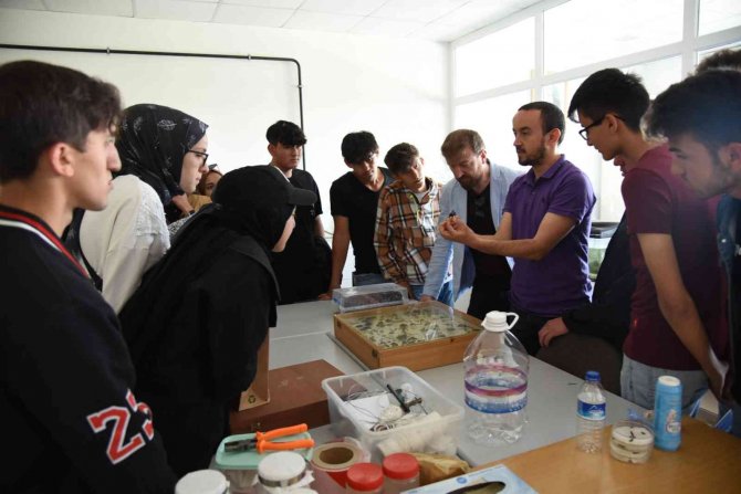 Liseli Öğrenciler Düzce Üniversitesi’ni Gezdi