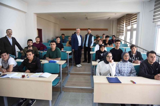 Liseli Öğrenciler Düzce Üniversitesi’ni Gezdi