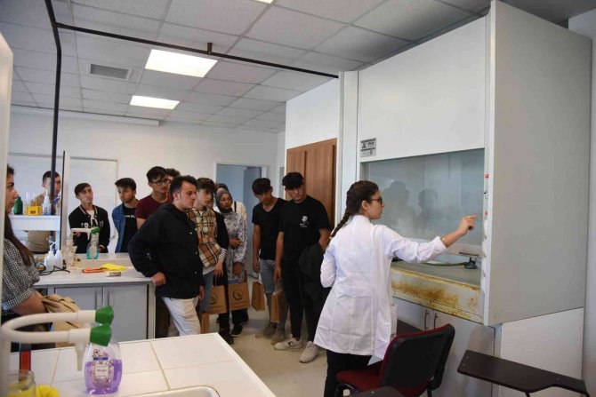 Liseli Öğrenciler Düzce Üniversitesi’ni Gezdi