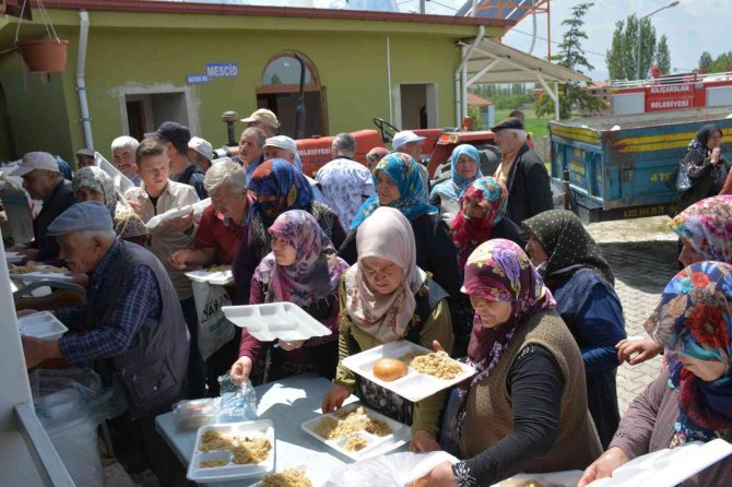 Köylüler Yağmur İçin Ellerini Semaya Açtı