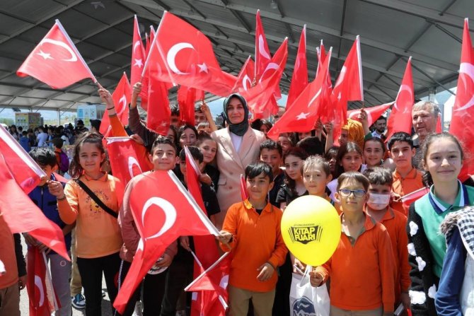 Vali Yiğitbaşı, Türkiye’de Ki Kitap Okuma Oranının Rakamlarla Açıkladı: