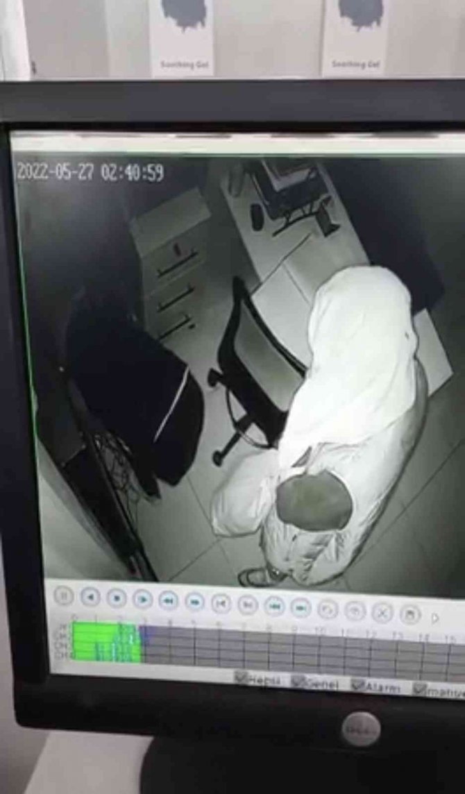15 Yaşındaki Çocuk Çaldığı Televizyonla Kaçarken Yakalandı