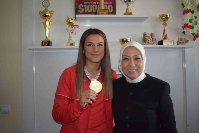 Ak Parti’den Dünya Şampiyonu Akbaş’a Ziyaret