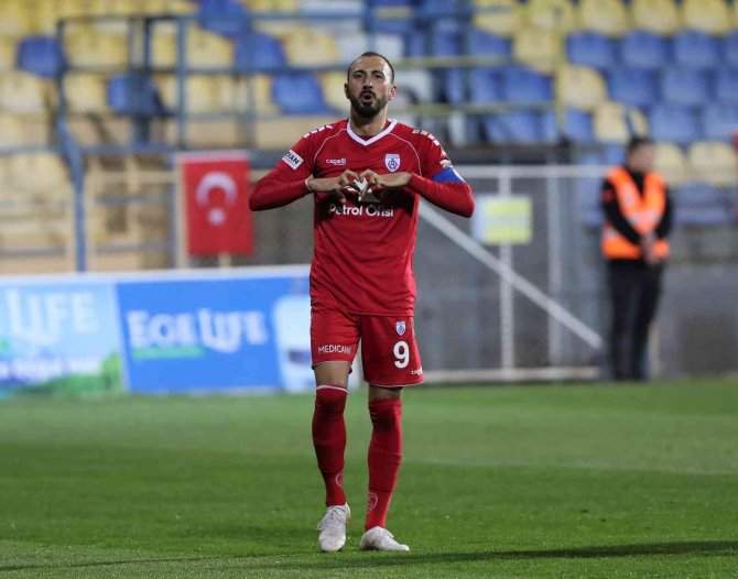 Altınordu’da Ahmet İ̇lhan Özek’in Sözleşmesi Uzatıldı