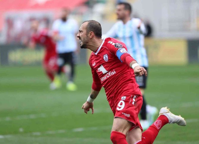 Altınordu’da Ahmet İ̇lhan Özek’in Sözleşmesi Uzatıldı