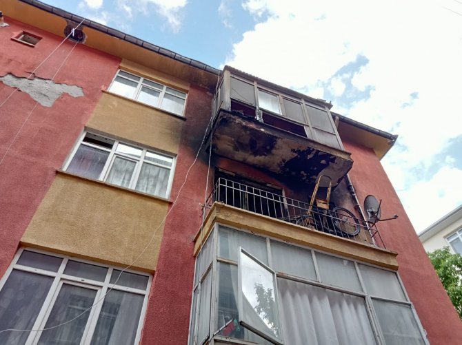 Ankara’da Korkutan Yangın, 1 Kişi Hastaneye Kaldırıldı