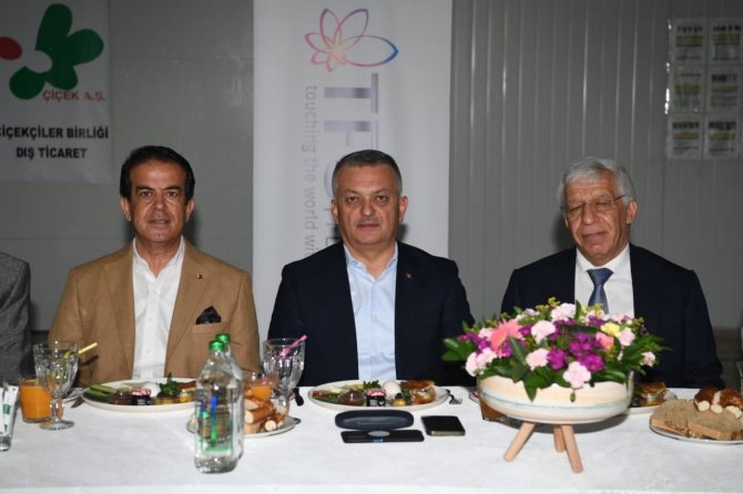 Vali Yazıcı Çiçekçilerle Bir Araya Geldi