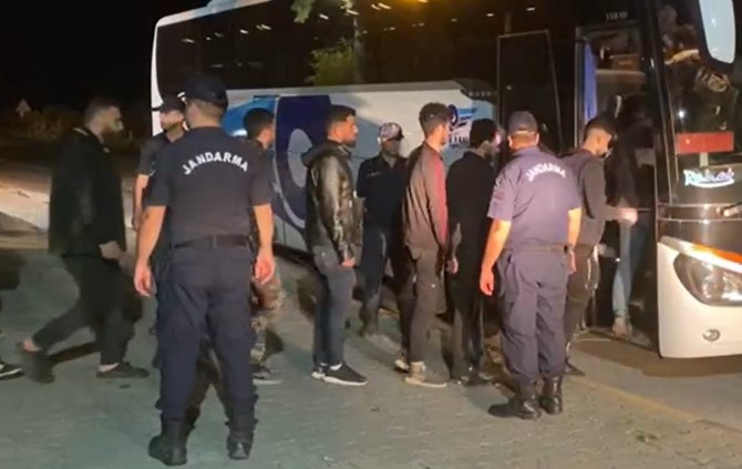 Alanya’da Yakalanan 36 Kaçak Göçmen İ̇l Göç İ̇daresi Müdürlüğüne Gönderildi