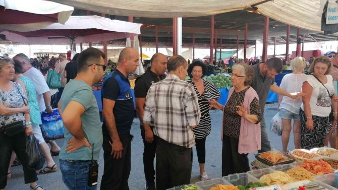 İ̇sveçli Kadın Turist, Alışveriş İçin Geldiği Pazarda Çantasından Oldu