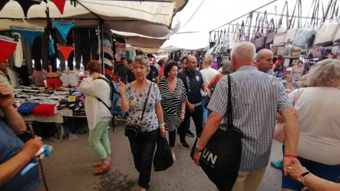 İ̇sveçli Kadın Turist, Alışveriş İçin Geldiği Pazarda Çantasından Oldu