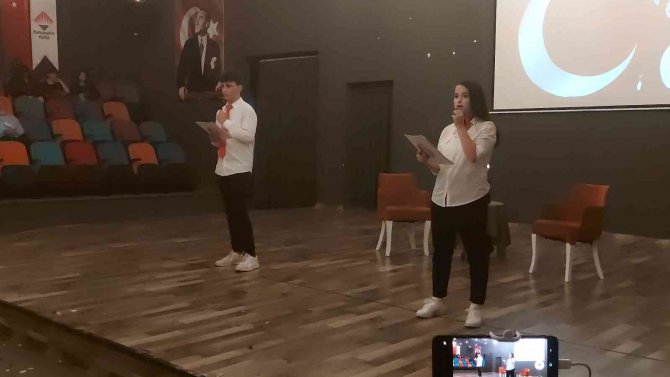 Kendi Yazdıkları Oyunu Sahnelediler