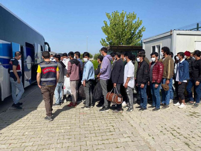 Aydın’da 506 Düzensiz Göçmen Sınır Dışı Edildi