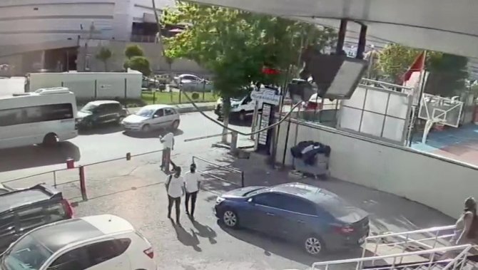 Beylikdüzü’nde Silahlı Banka Soygunu Kameraya Yansıdı