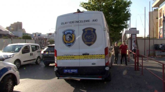 Beylikdüzü’nde Silahlı Banka Soygunu: 80 Bin Dolar Çalıp Kaçtılar