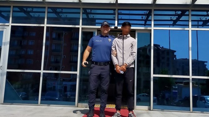 Bir Çanta Dolusu Tesisat Malzemesi İle Polise Yakalandı