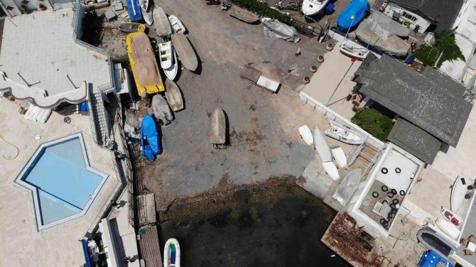 Burgazada’da Kıyıya Toprak Dökülerek Dolgu Yapıldı
