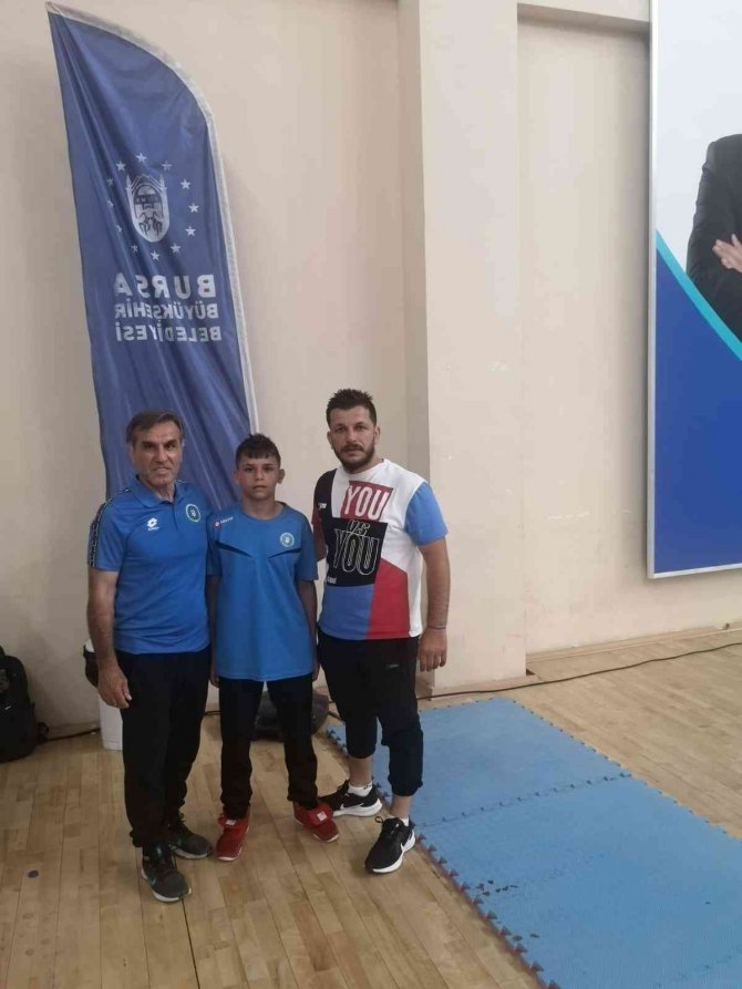 Bursa Büyükşehir Belediyesporlu Güreşçi Emirhan Çetin Türkiye Şampiyonu