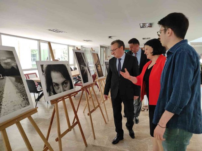 Hekim Olacak Öğrencilerin Fotoğraf Sergisi Büyük İlgi Gördü