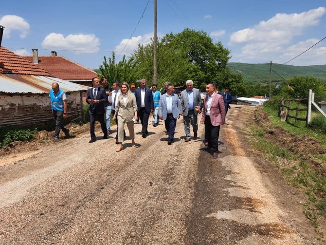 Yapılan Yollar Vatandaşların Yüzünü Güldürüyor
