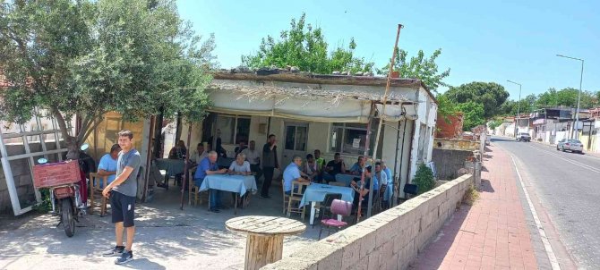 Kahvehanede Çay İçerlerken Tavan Çöktü: 1’i Ağır 2 Yaralı