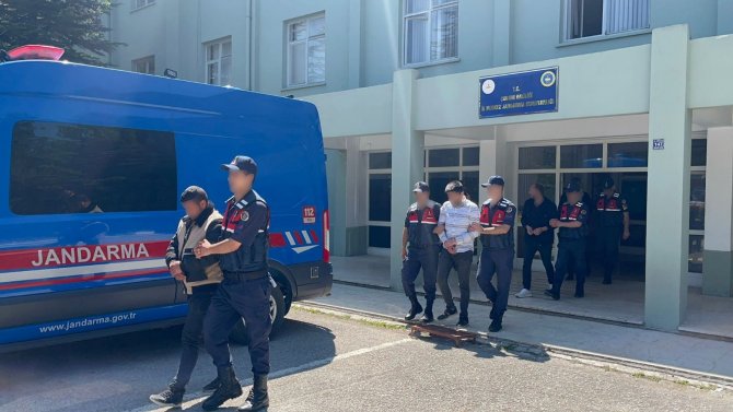 Çorum’da İki İşyerini Soyan 8 Zanlı Kıskıvrak Yakalandı