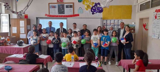 Diyarbakırlı Öğrenciler Atık Yağları Okula Götürdü, Topu Kaptı