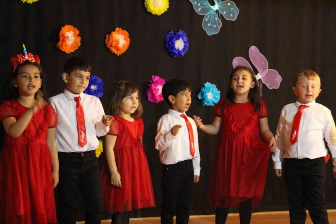 Dumlupınar’da Ana Sınıfı Öğrencilerinin Mezuniyet Sevinci