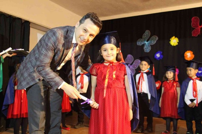 Dumlupınar’da Ana Sınıfı Öğrencilerinin Mezuniyet Sevinci