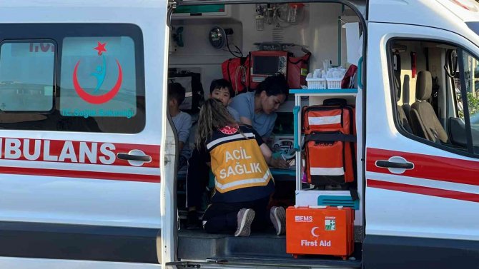 Düzce’de İki Ayrı Kazada 12’si Çocuk 19 Kişi Yaralandı