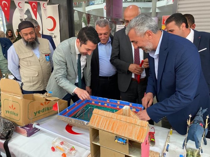 Elazığ’da Atık Malzemeler Oyuncağa Dönüştü