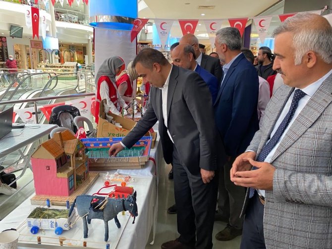 Elazığ’da Atık Malzemeler Oyuncağa Dönüştü