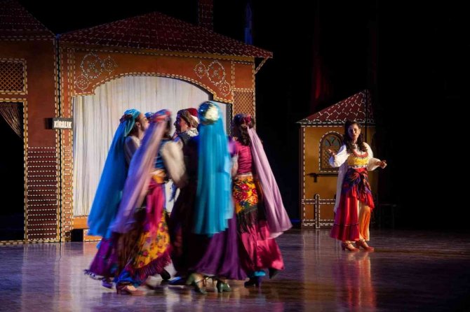 Erzincan’da “Kanlı Nigar” Oyunu Sahnelendi