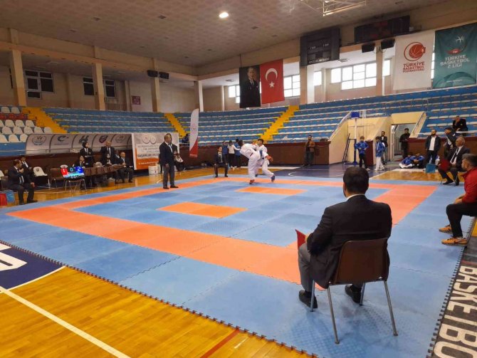Tekmeler Analig Finalleri İçin Kalktı